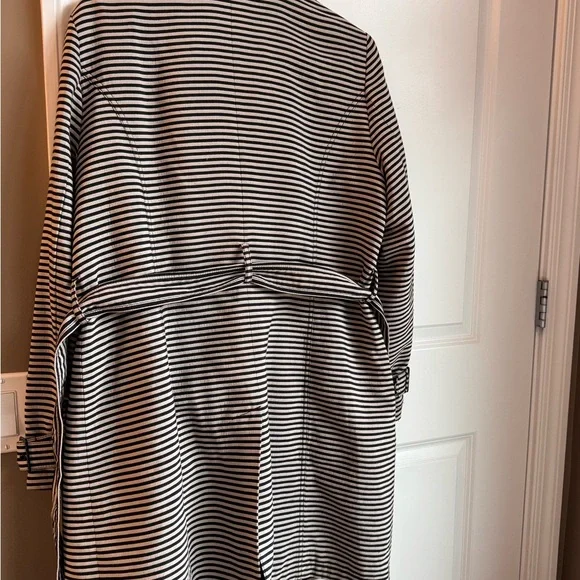 Keneth Cole black and white stripe lined raincoat with pockets and belt. - Picture 3 of 4
